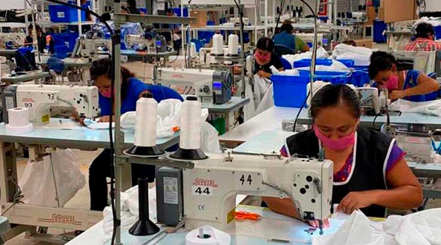 Comunidades mayas crean trajes para médicos y enfermeras