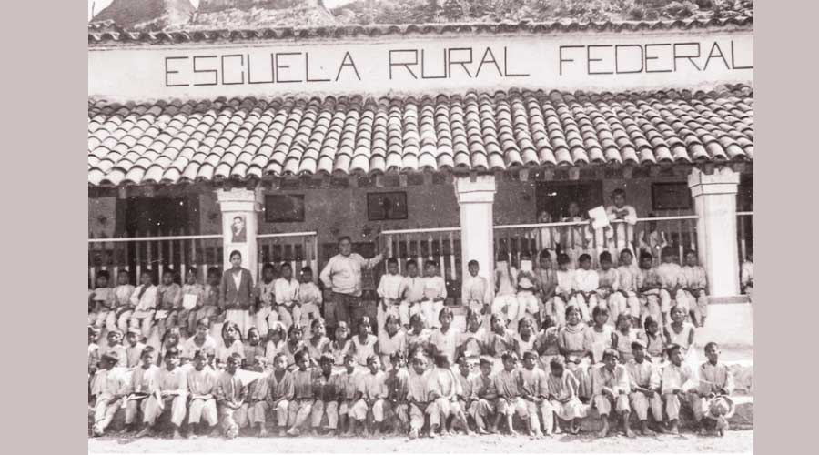 Maestros rurales, los impulsores del inicio de la educación en México