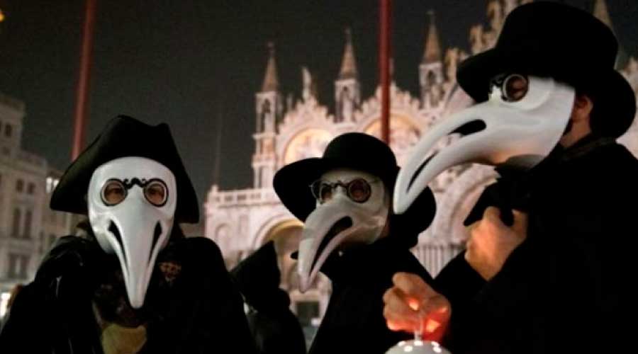 ¿Por qué los doctores usaban estas máscaras puntiagudas durante la peste?