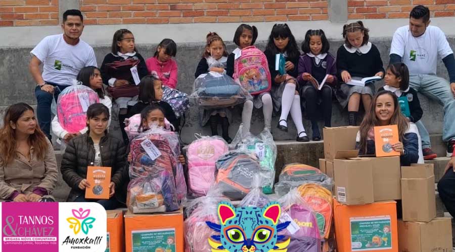 Donación de libros a las niñas de la Casa de la Alegría, en Toluca, Estado de México