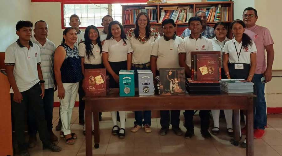 Dotan de libros a COBAO 55