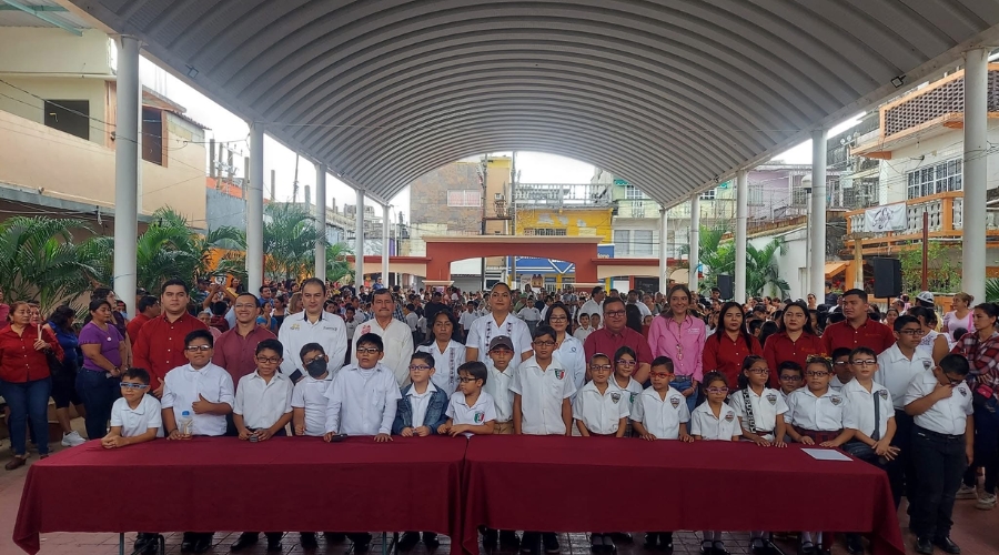 Entrega de lentes en Agua Dulce, Veracruz