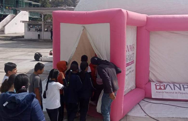 Llegó el cine-domo a la Primaria Guelatao, Puebla