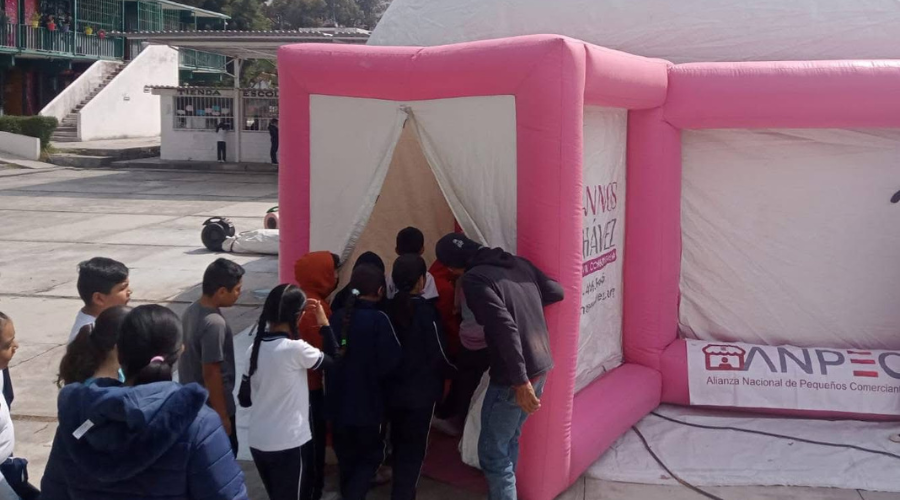 Llegó el cine-domo a la Primaria Guelatao, Puebla